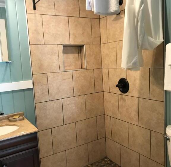 فندق على الطريق The Riverside Lodge At Chimney Rock