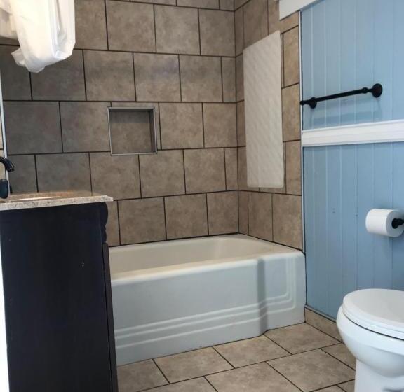 فندق على الطريق The Riverside Lodge At Chimney Rock