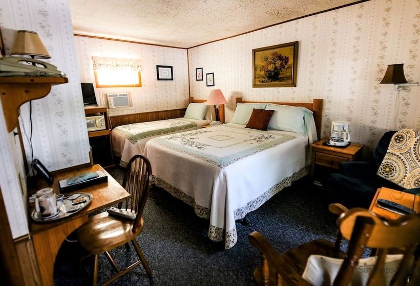 Мотель The Pines Country Inn