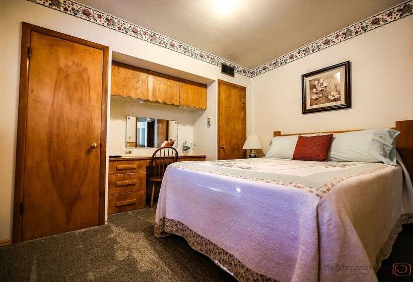 فندق على الطريق The Pines Country Inn