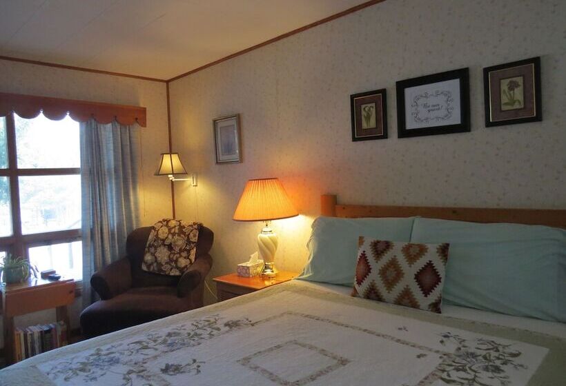 Мотель The Pines Country Inn