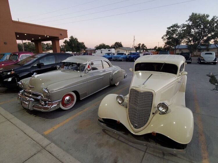 فندق على الطريق The Sunset Inn