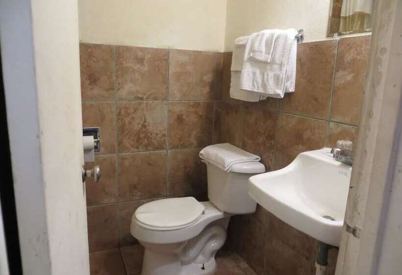 Мотель Travel Inn & Suites