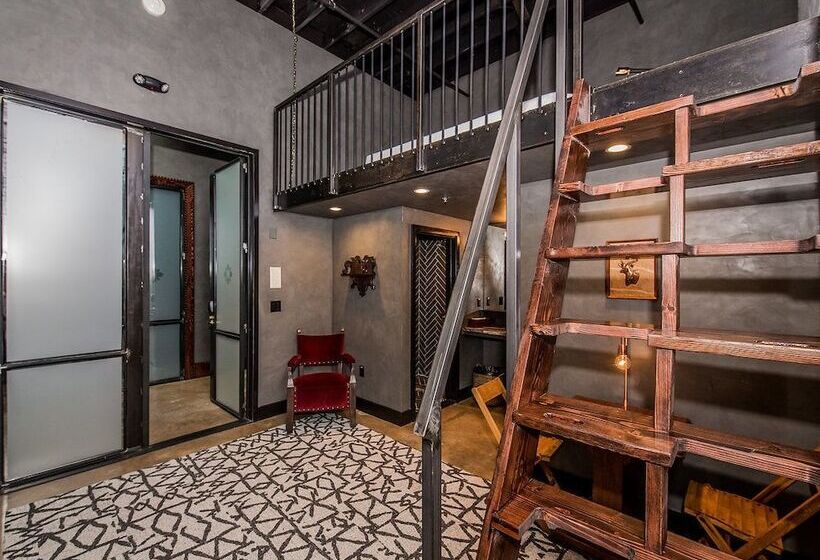 Native Hostel Austin