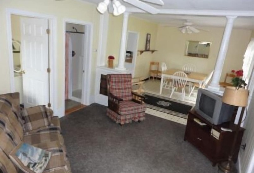 Sandpiper Beachfront Motel