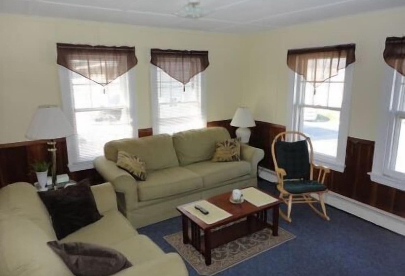 Sandpiper Beachfront Motel