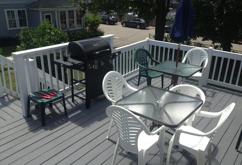 Sandpiper Beachfront Motel