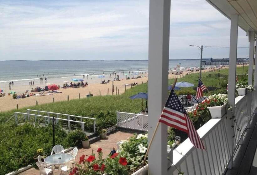 Sandpiper Beachfront Motel