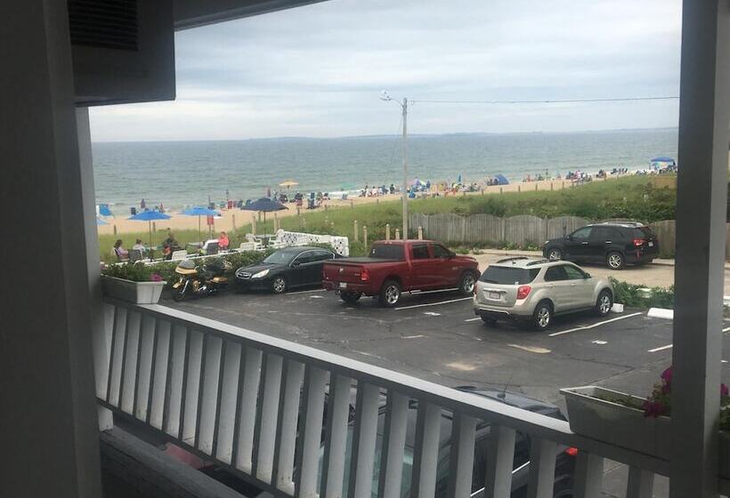 Sandpiper Beachfront Motel