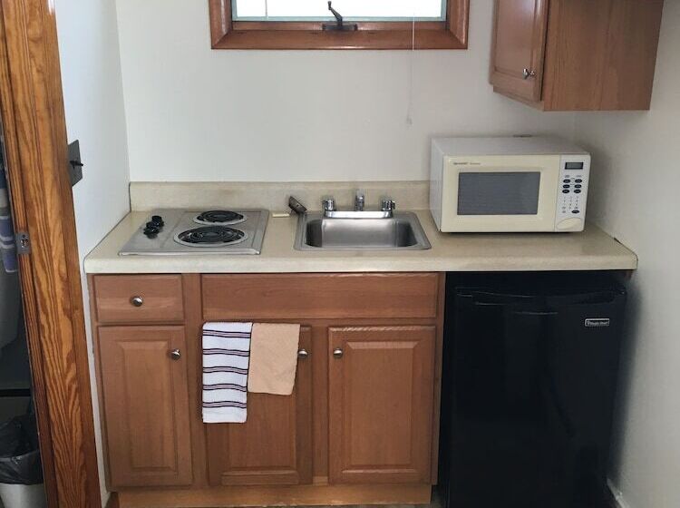 Sandpiper Beachfront Motel