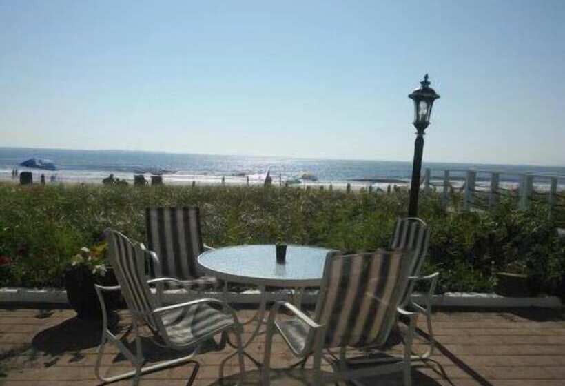 Sandpiper Beachfront Motel