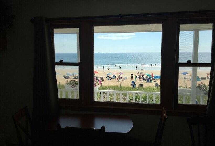 Sandpiper Beachfront Motel