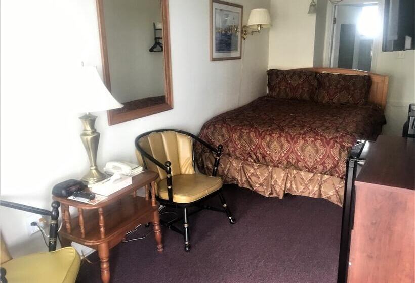 Sandpiper Beachfront Motel