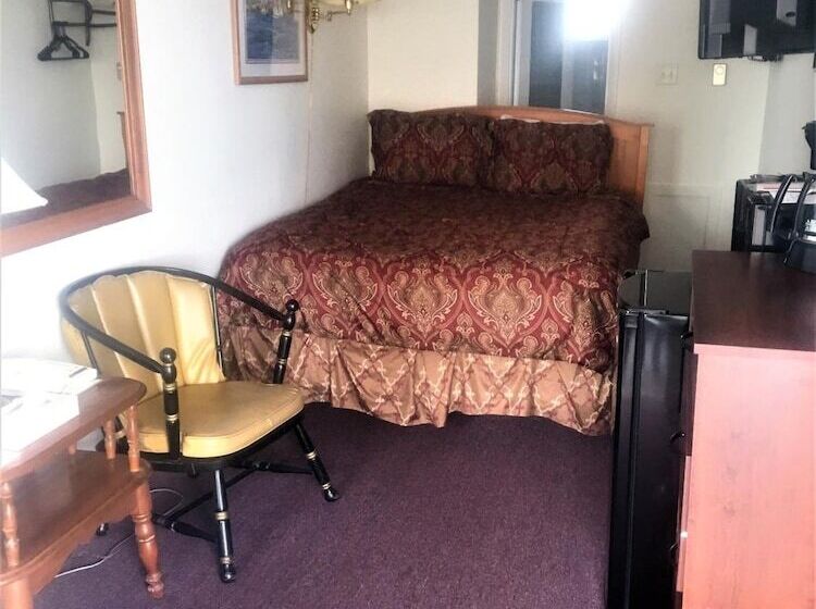 Sandpiper Beachfront Motel