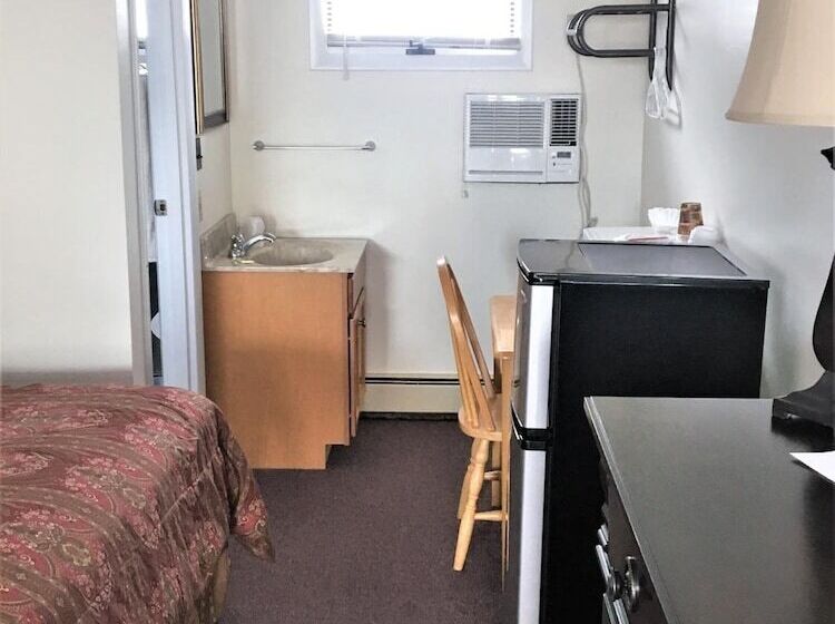 Sandpiper Beachfront Motel