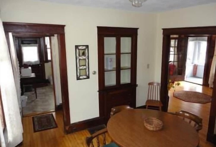 Sandpiper Beachfront Motel