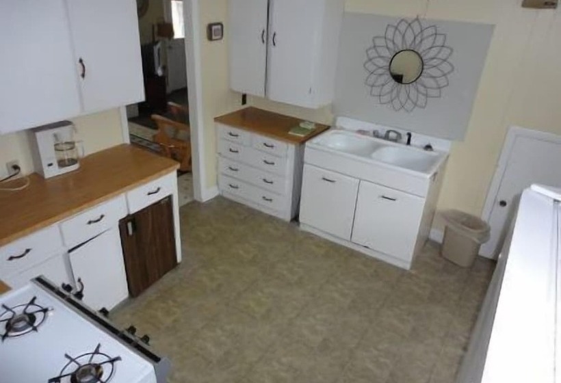 Sandpiper Beachfront Motel