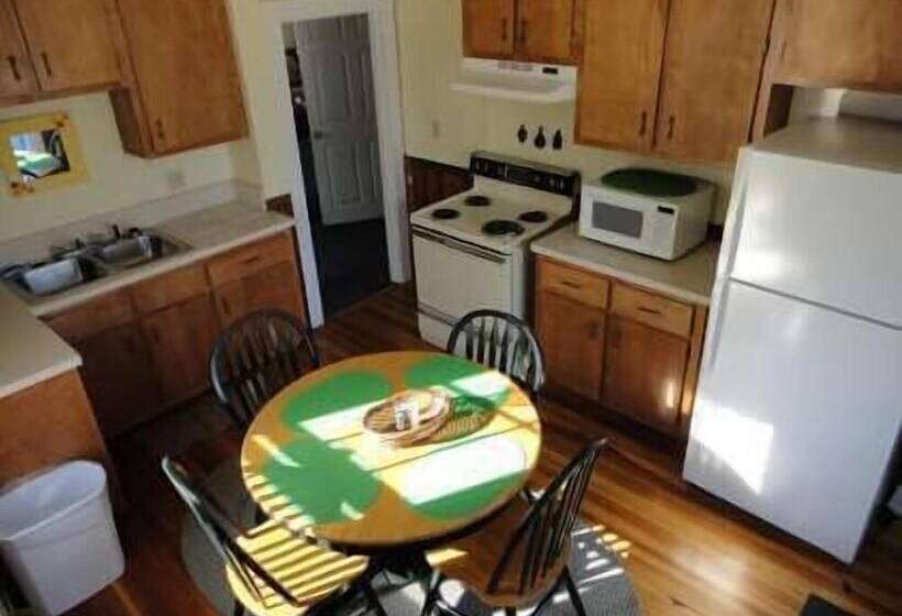 Sandpiper Beachfront Motel