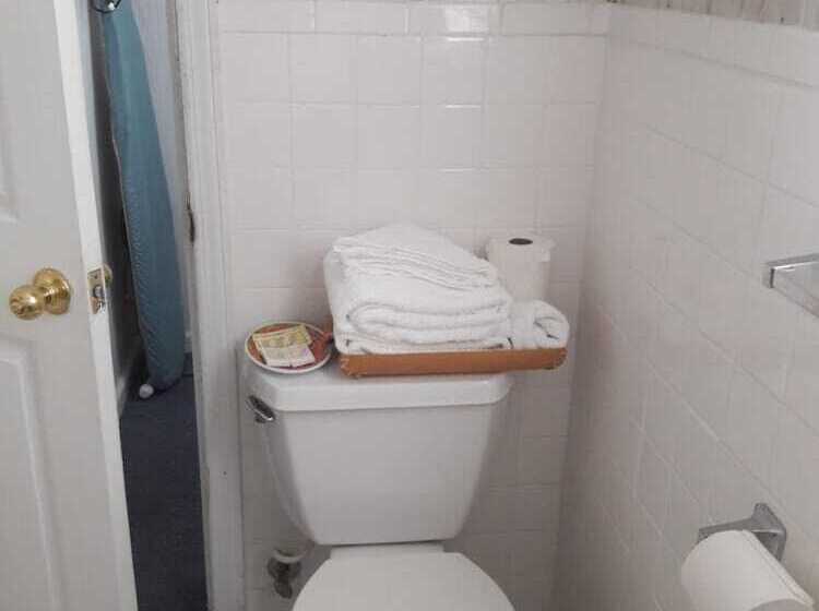 Suitcase Motel & Travel