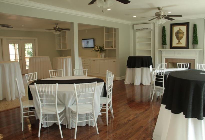 The Oaks Bed And Breakfast