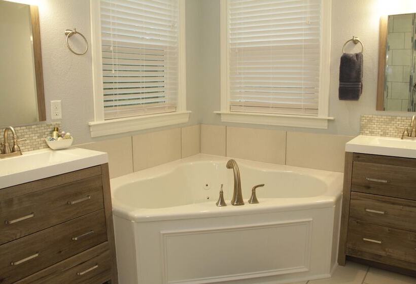 The Oaks Bed And Breakfast