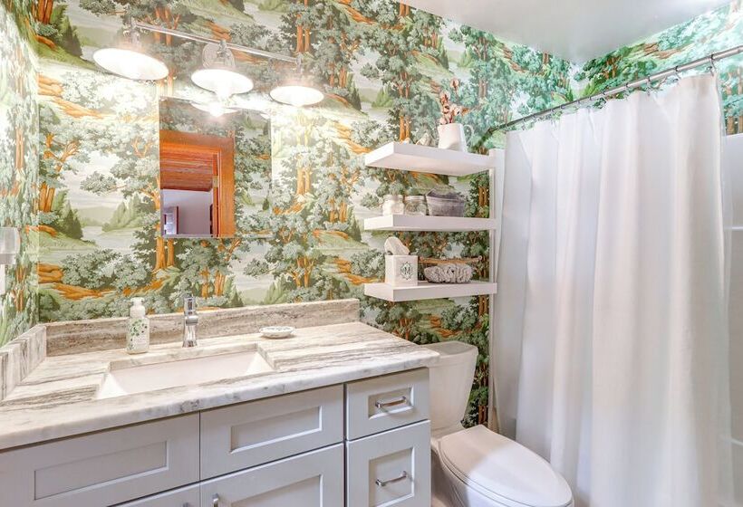 2 Decks + Fire Pit: Mountain Cabin In Big Canoe!