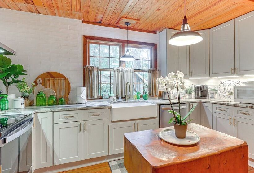 2 Decks + Fire Pit: Mountain Cabin In Big Canoe!