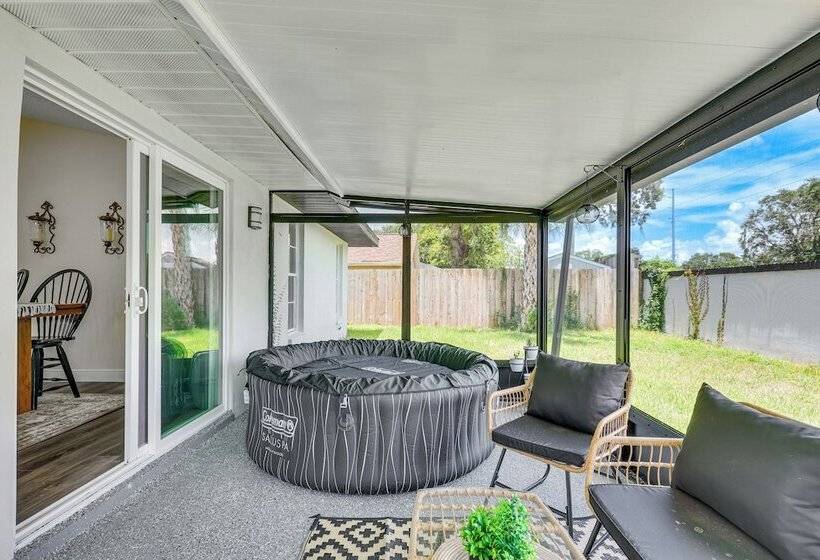 16 Mi To Downtown Tampa: Home W/ Hot Tub!