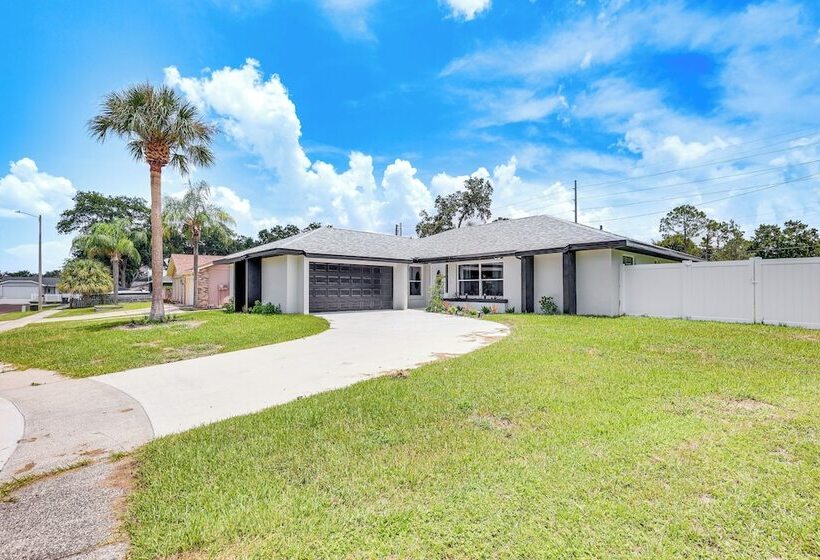 16 Mi To Downtown Tampa: Home W/ Hot Tub!