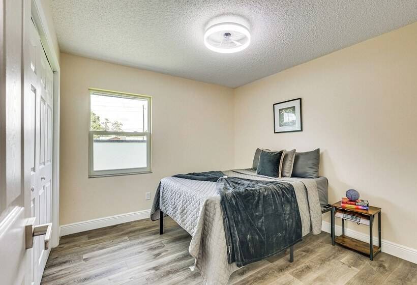 16 Mi To Downtown Tampa: Home W/ Hot Tub!