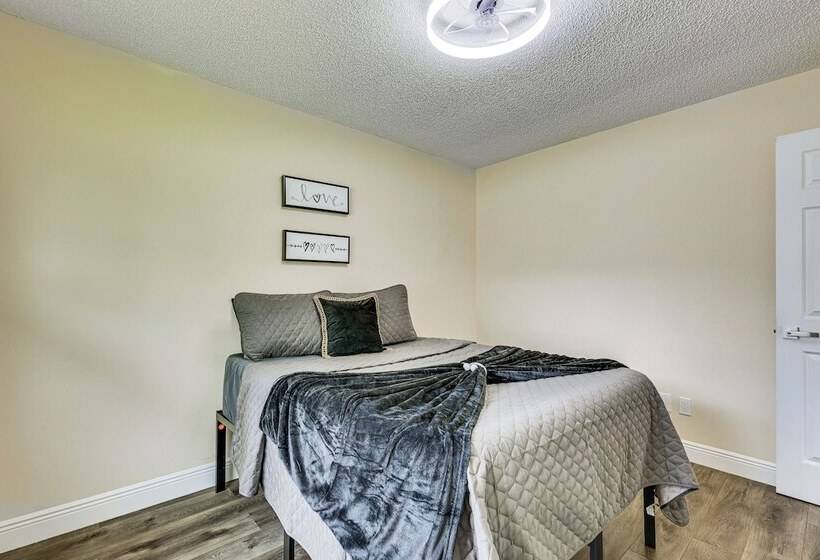 16 Mi To Downtown Tampa: Home W/ Hot Tub!