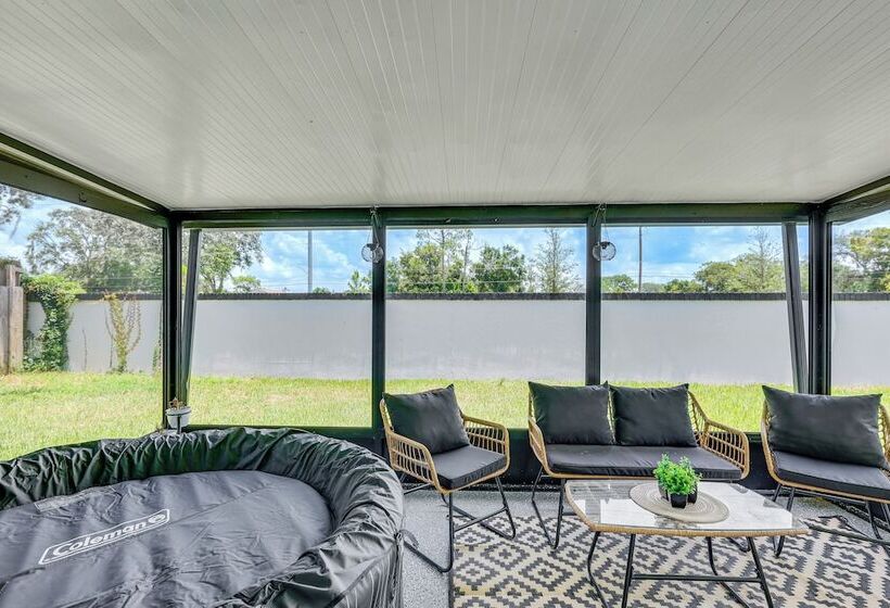 16 Mi To Downtown Tampa: Home W/ Hot Tub!