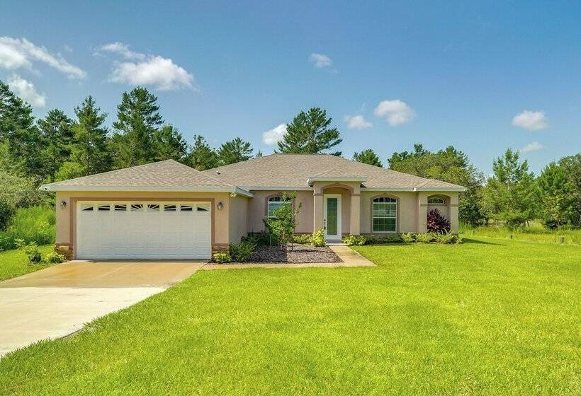Brooksville Home ~ 5 Mi To Weeki Wachee Springs!