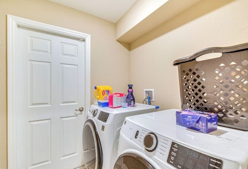 Brooksville Home ~ 5 Mi To Weeki Wachee Springs!