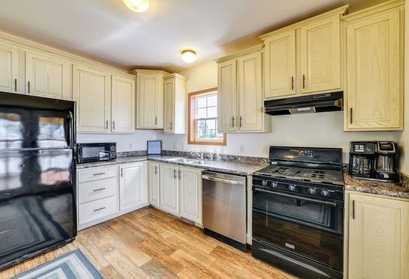 House On Oneida Lake On Lewis Point In Canastota