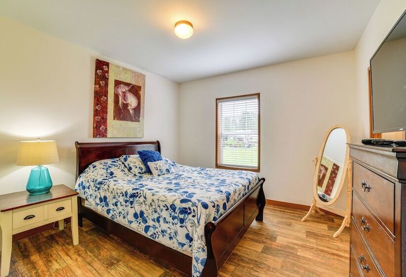 House On Oneida Lake On Lewis Point In Canastota