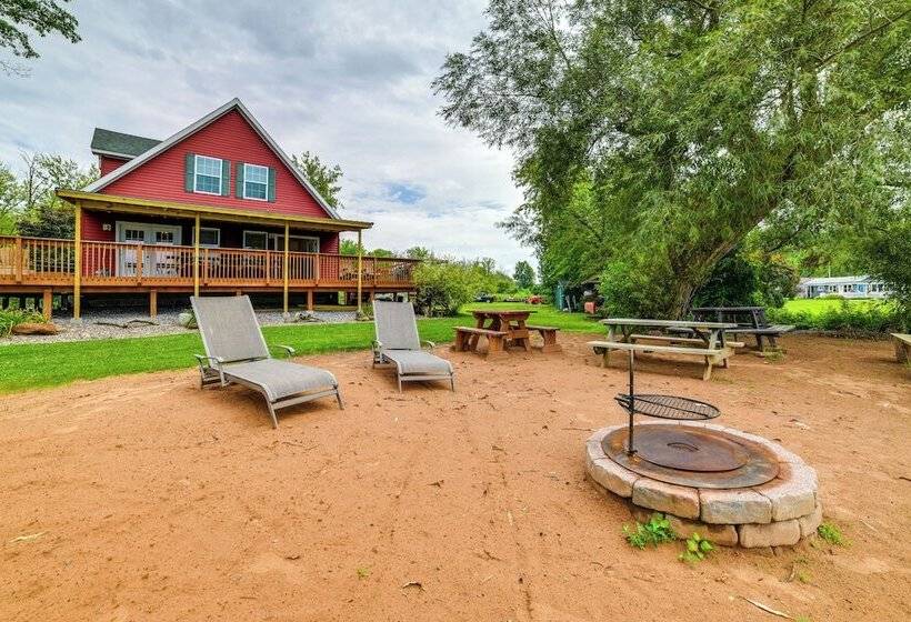 House On Oneida Lake On Lewis Point In Canastota