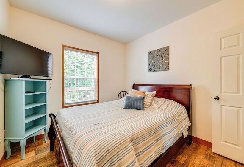 House On Oneida Lake On Lewis Point In Canastota