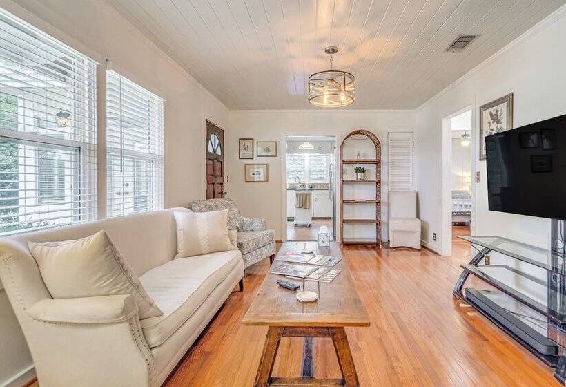 Charming Fairhope Home ~ 2 Mi To North Beach Park!