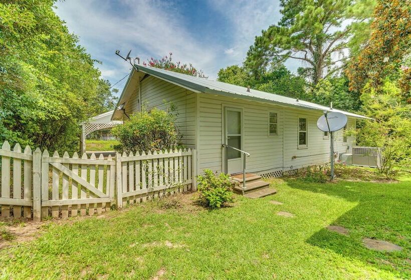Charming Fairhope Home ~ 2 Mi To North Beach Park!