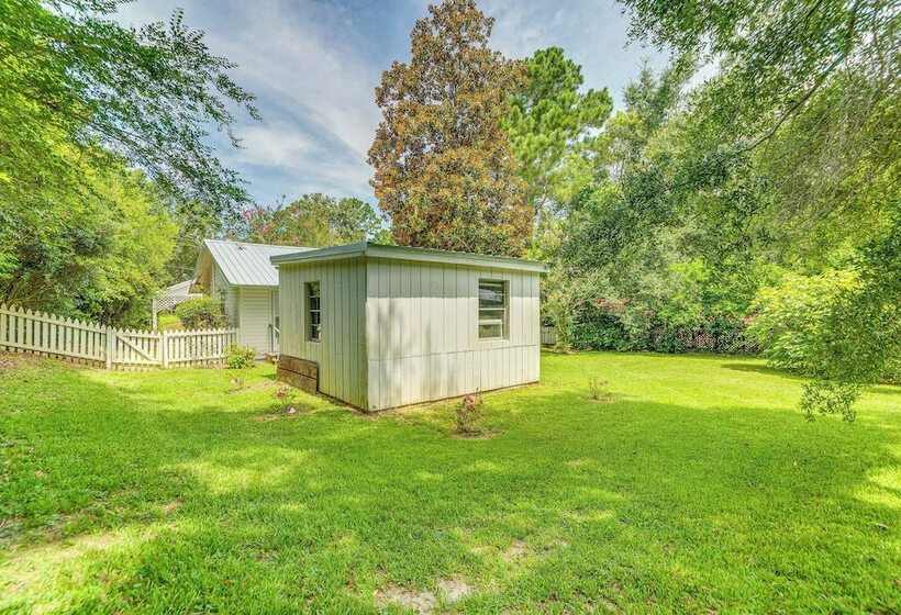 Charming Fairhope Home ~ 2 Mi To North Beach Park!