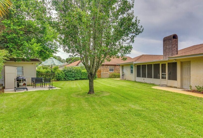 Charming Gulf Breeze Home ~ 7 Mi To Beaches!