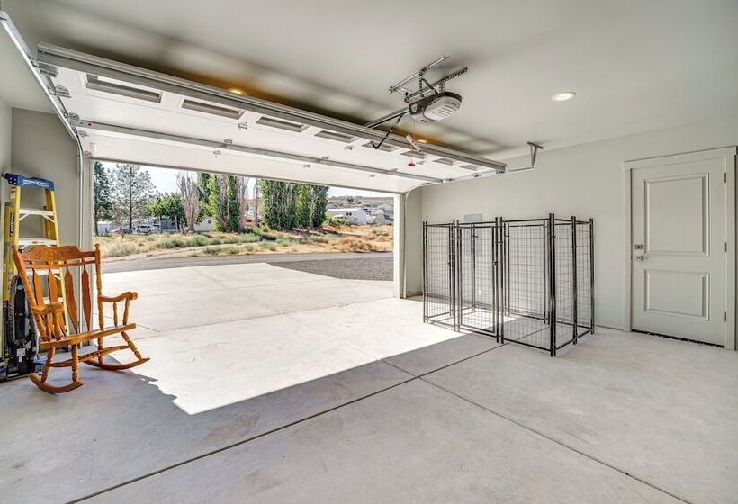 Charming Home ~ Half Mi To Potholes State Park