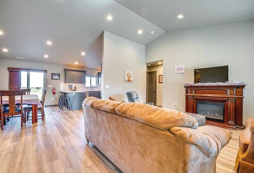 Charming Home ~ Half Mi To Potholes State Park