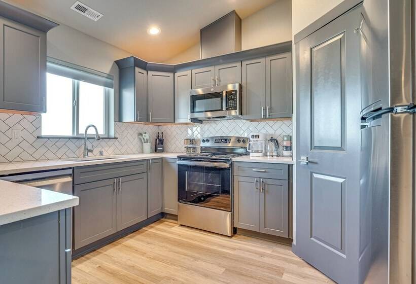 Charming Home ~ Half Mi To Potholes State Park