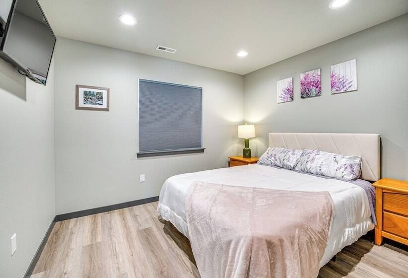 Charming Home ~ Half Mi To Potholes State Park