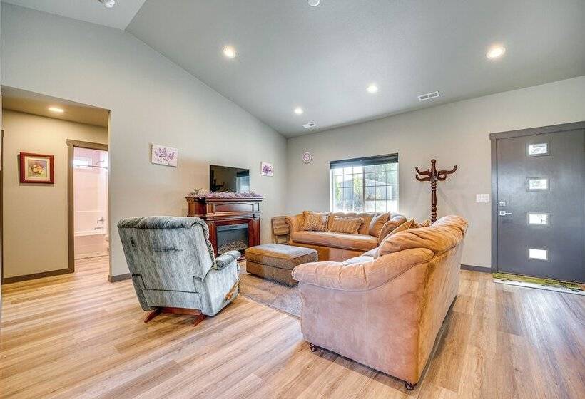 Charming Home ~ Half Mi To Potholes State Park