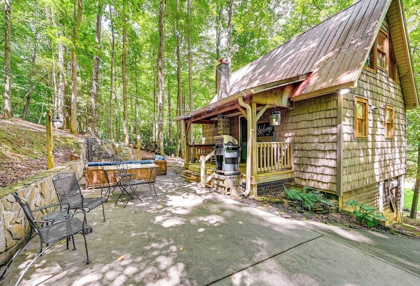 Patio & Fire Pit: Charming Cabin In Roaring Gap!