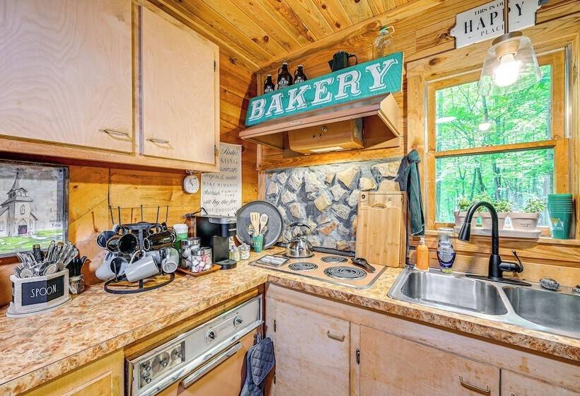 Patio & Fire Pit: Charming Cabin In Roaring Gap!