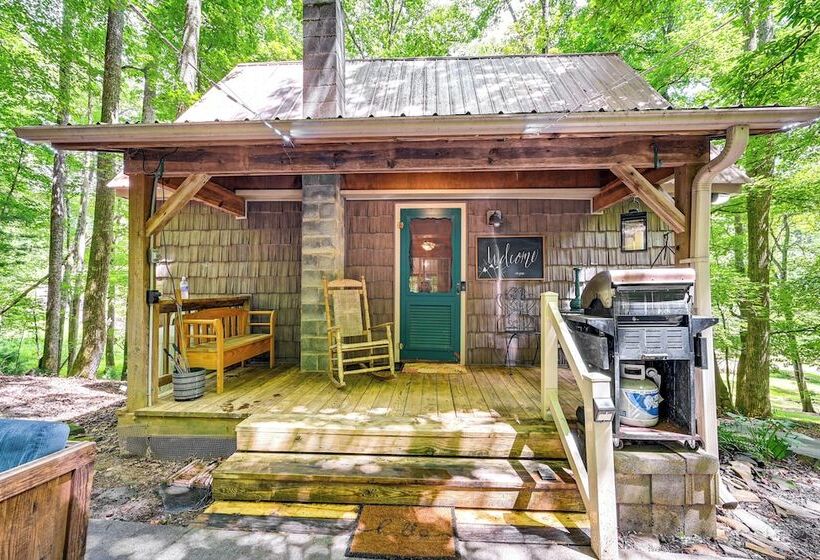 Patio & Fire Pit: Charming Cabin In Roaring Gap!